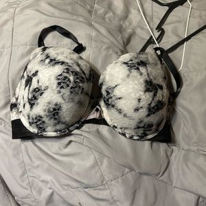 Pink/Victoria secret bra